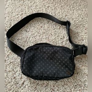 Lululemon Black Everywhere Belt Bag Fanny Pack